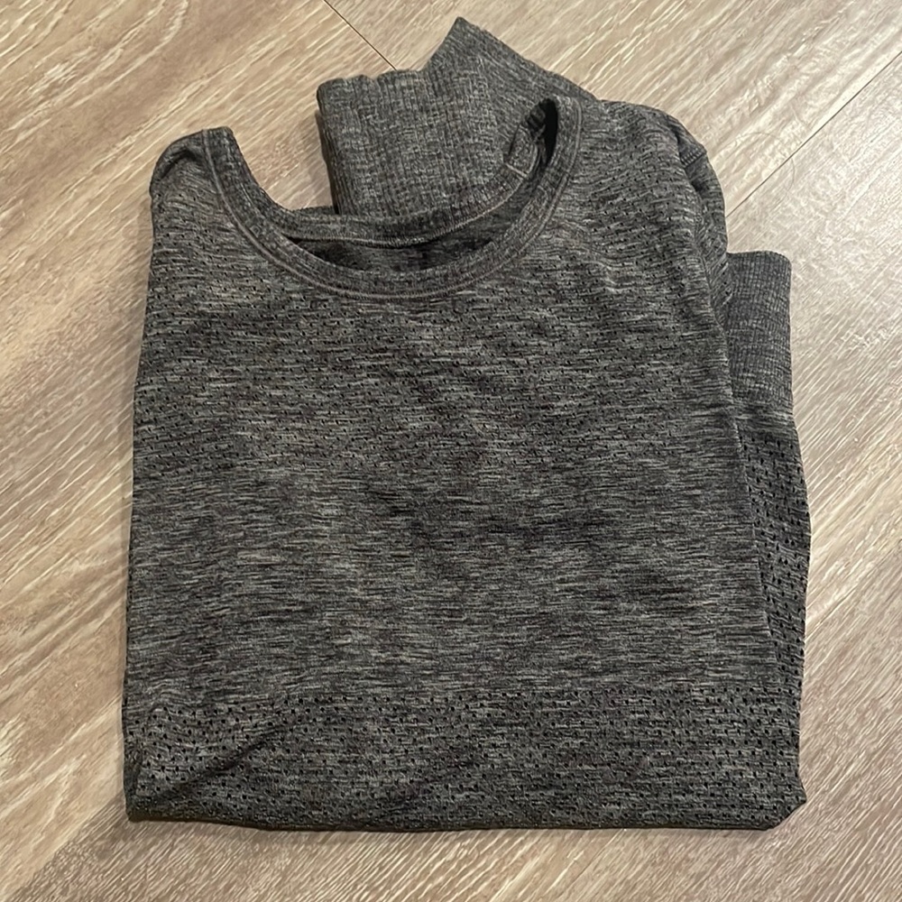 Lululemon long sleeve. GUC.